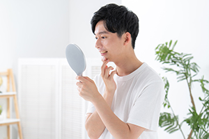 歯の表面がザラザラ・・それって歯石かも。放置するとどんなことが起きる? 歯の表面がザラザラ・・それって歯石かも。放置するとどんなことが起きる?