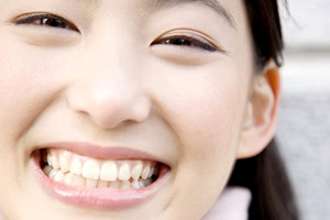白い歯が自分に自信をもたらしてくれる理由とは？